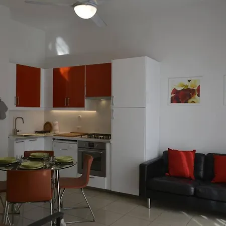 Verdi, A 100 Metri Dal Mare. Viareggio